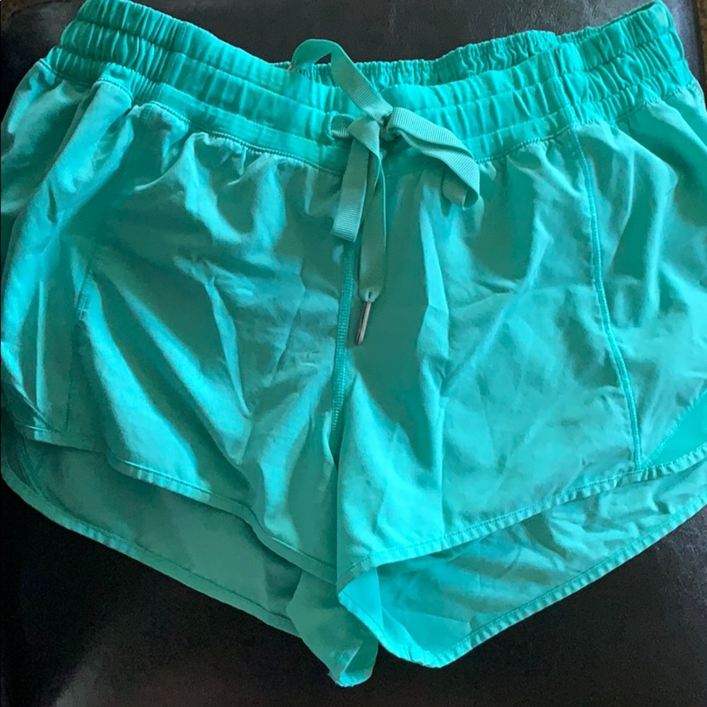Lululemon Teal Hotty Hot 2.5” Shorts Size 10